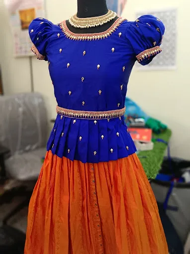 Unique.costumes boutique